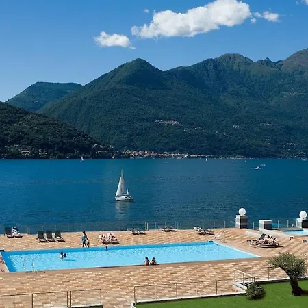 Apt With Pool And Jacuzzi, Metres From The Beach Apartment