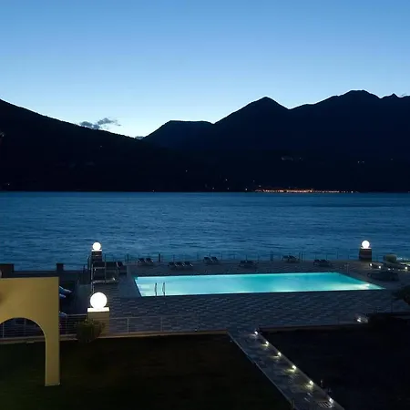 Apt With Pool And Jacuzzi, Metres From The Beach Apartment