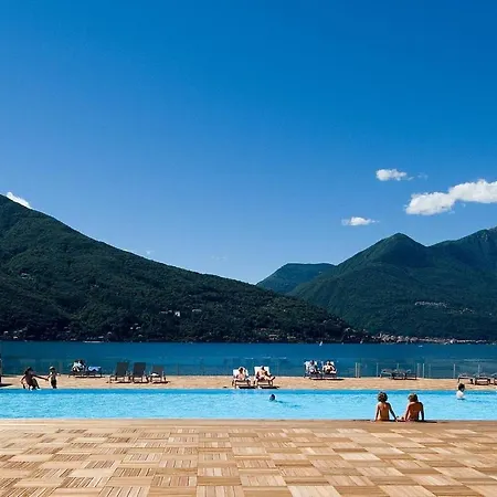 Apt With Pool And Jacuzzi, Metres From The Beach Apartment *